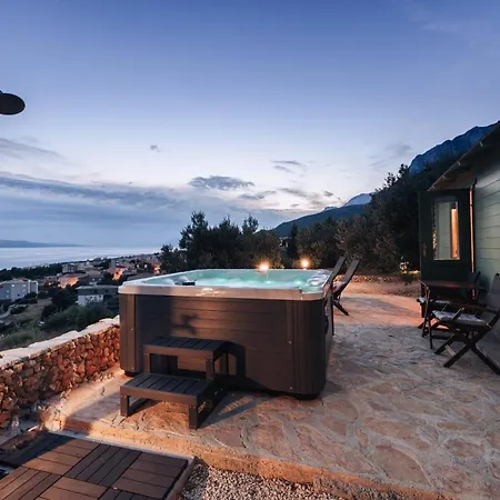 21 * マカルスカ