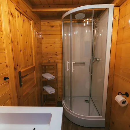 21 アパート マカルスカ